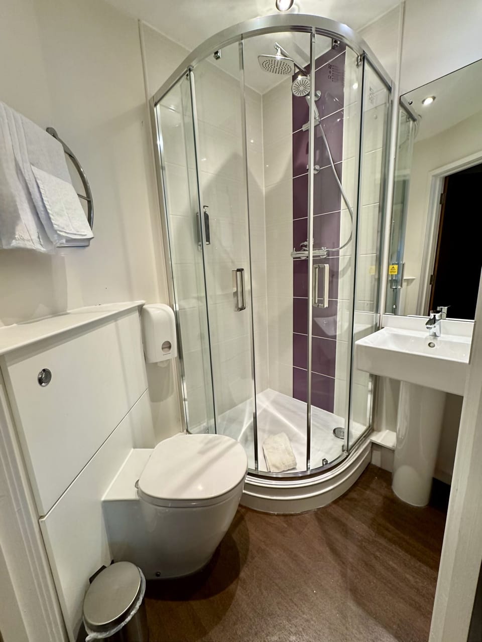 Standard Double Room, Private Bathroom | Bathroom