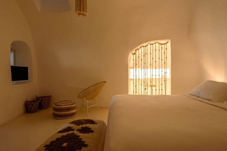 Minibar, in-room safe, desk, iron/ironing board