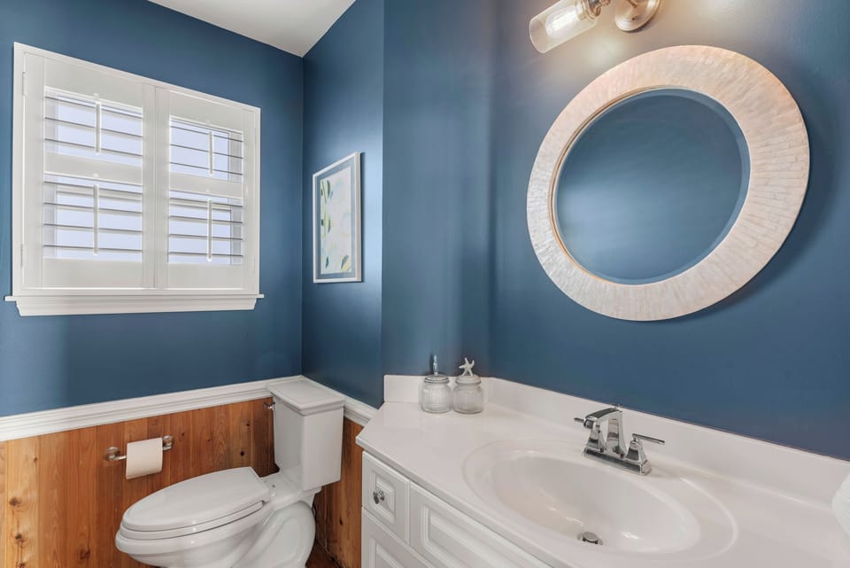 SS05: The Beachhouse | Top Level Half Bath