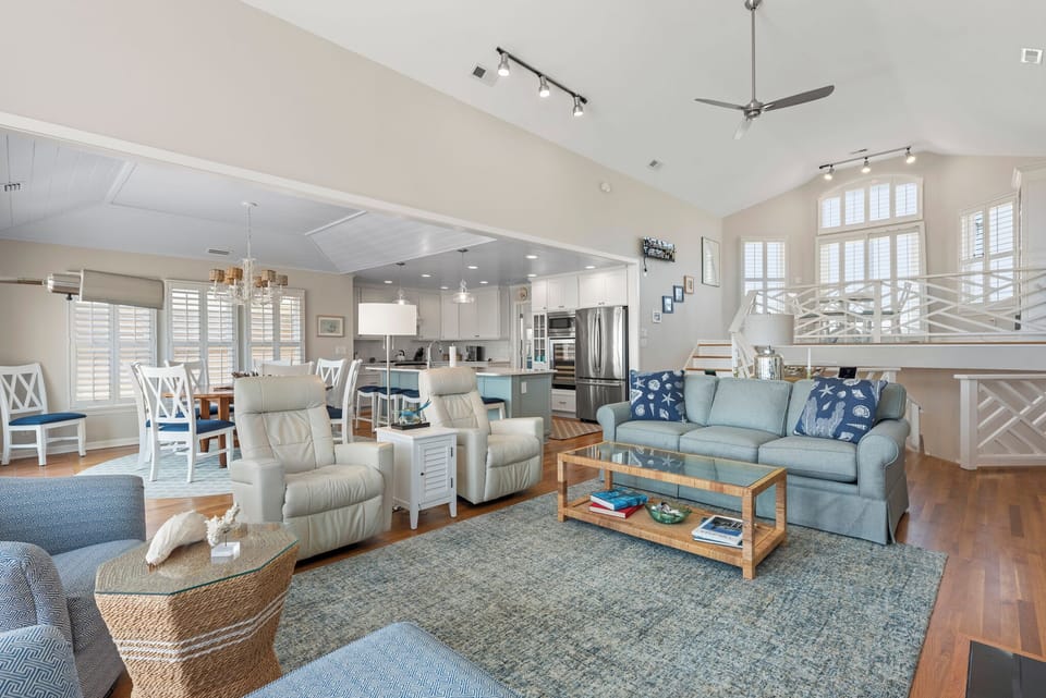 SS05: The Beachhouse | Top Level Living Area - Fireplace Not Available For Guest Use