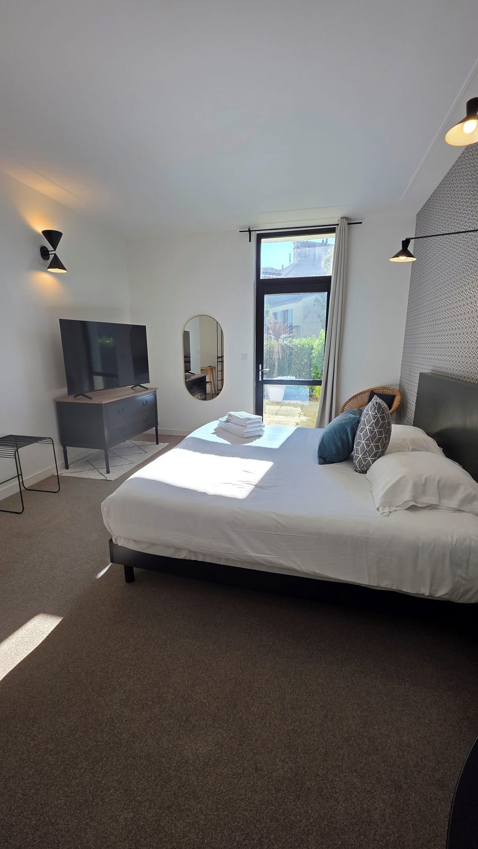 Family Room, 1 Bedroom | Premium bedding, memory foam beds, desk, laptop workspace
