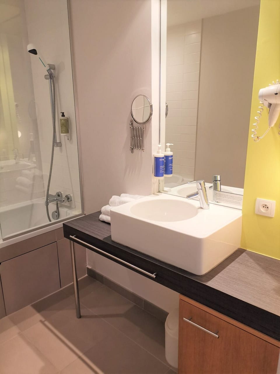 Family Quadruple Room | Bathroom