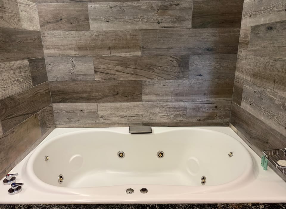 Presidential Suite, Balcony, Mountain View | Bathroom | Free toiletries, hair dryer, bidet, towels