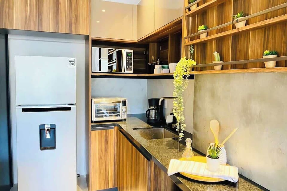Quality appliances and all you need to make a simple meal at home (or reheat leftovers)