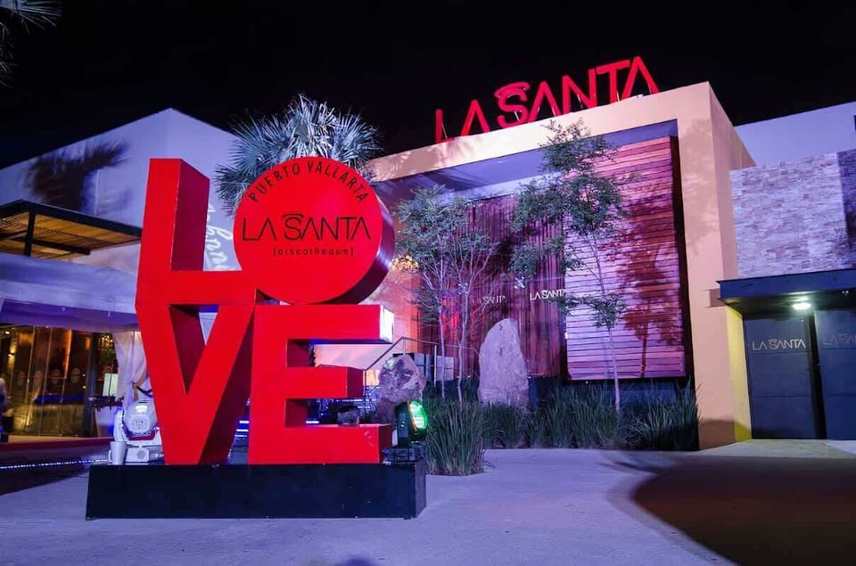 5 min walk to La Santa, one of the best Night Clubs in PV