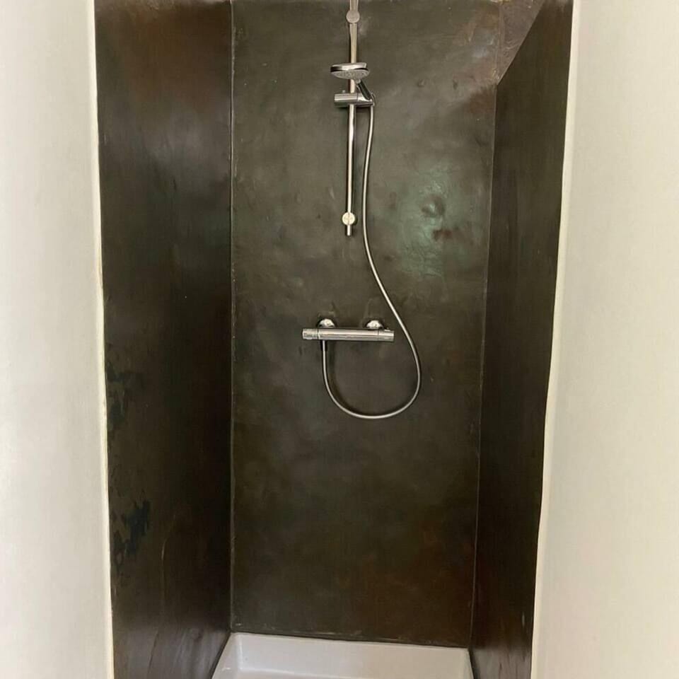 2 Showers