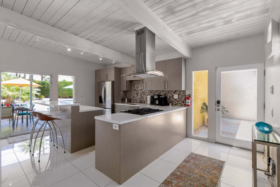 Mid-century modern kitchen