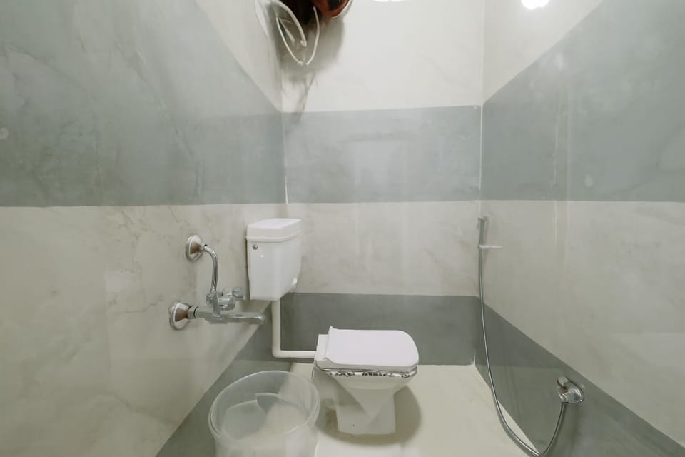 Executive Room | Bathroom | Shower, towels