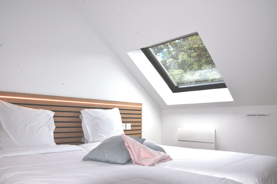 Deluxe Apartment | Desk, iron/ironing board, free WiFi, bed sheets