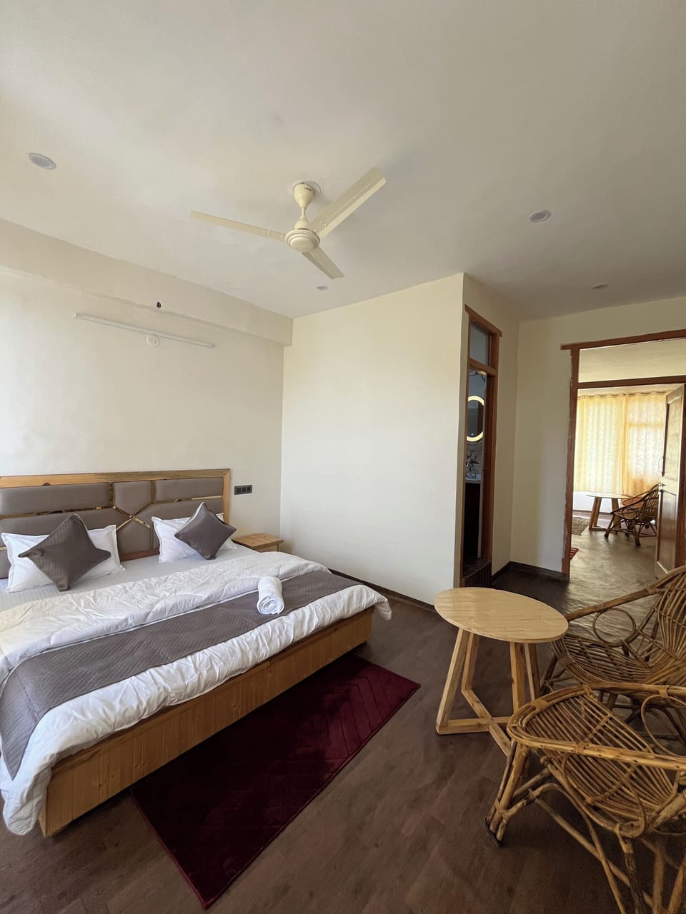 Deluxe Double Room, Balcony, Hill View | Desk, soundproofing, free WiFi, bed sheets