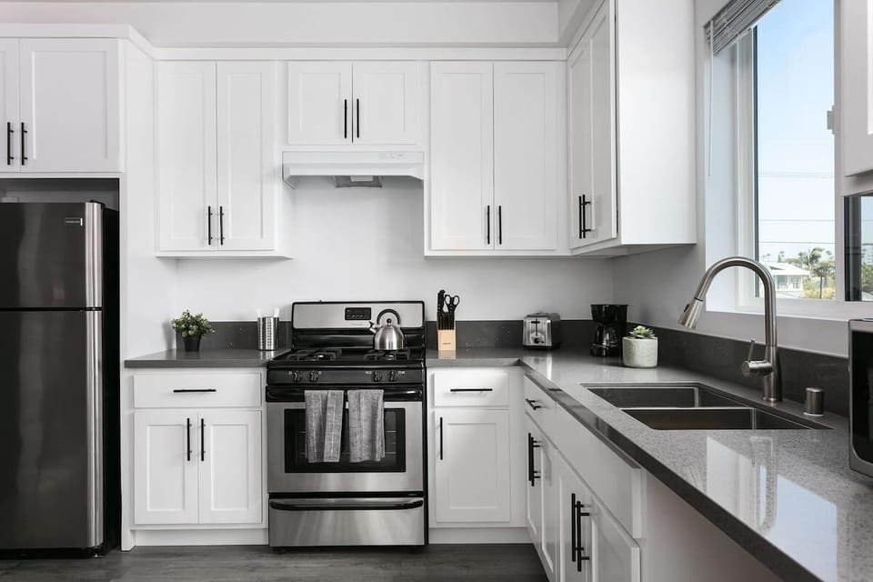 Fully equipped kitchen for home-cooked meals
