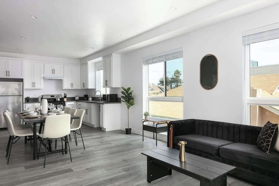 Inviting living room with modern finishes and open feel
