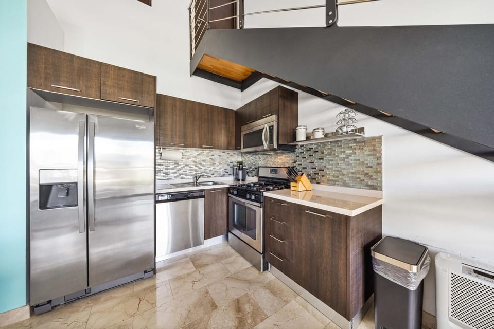 Cook and entertain with ease in this fully equipped kitchen, featuring modern appliances, ample counter space, and sleek finishes – everything you need to create culinary masterpieces!