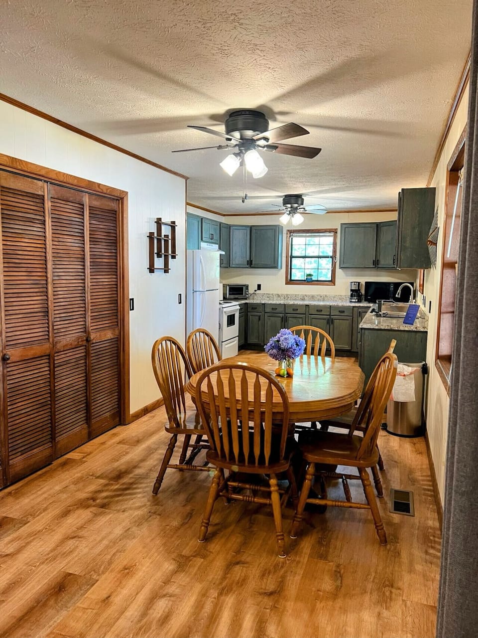 Large open well stocked kitchen with views overlooking Weiss Lake