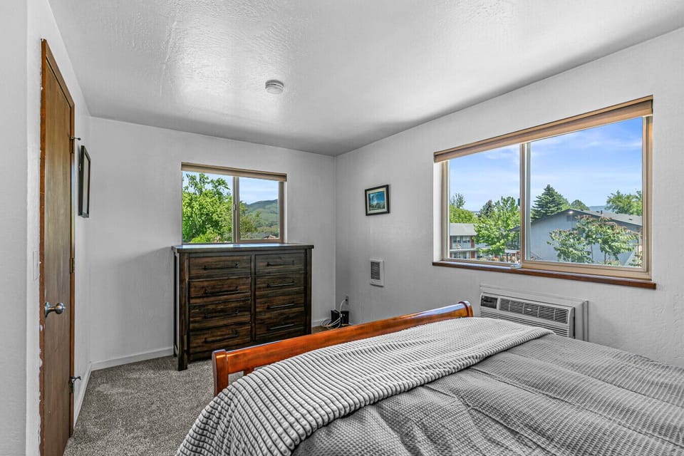 Bedroom 2 Queen Size Bed