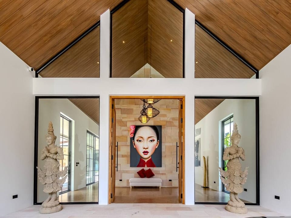 Artistic entrance with contemporary decor at Villa Mangosteen, Koh Samui holiday home