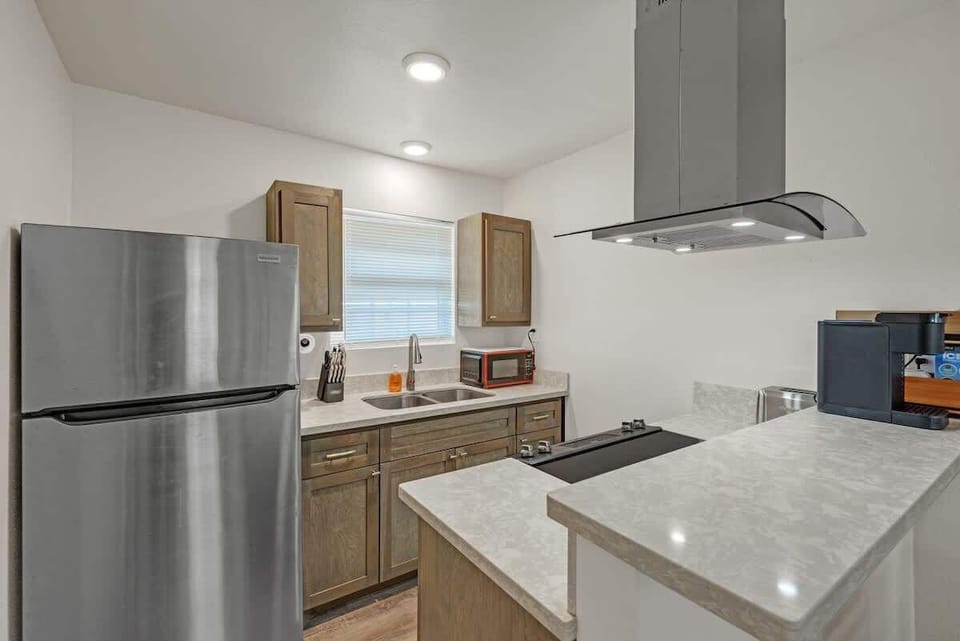 7228_Stewart_Rd_Galveston_TX_77551_USA-Kitchen-_DSC4676