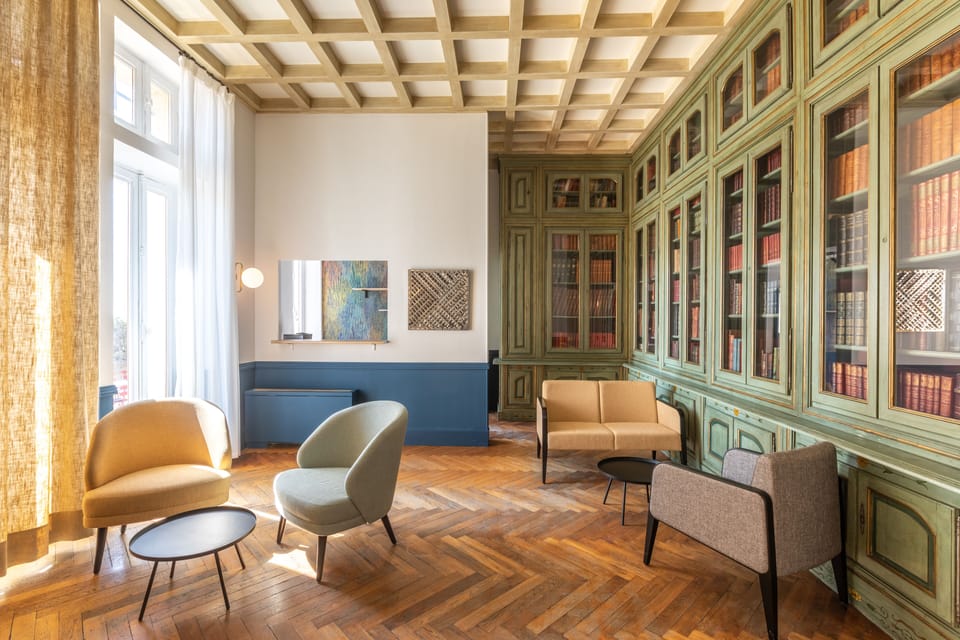Chateau Des Fines Roches Hotel in Sorgues