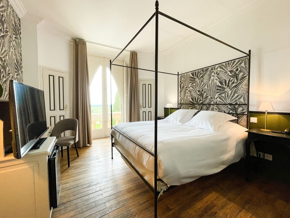 Double Room (Charme) | Minibar, in-room safe, individually decorated, individually furnished
