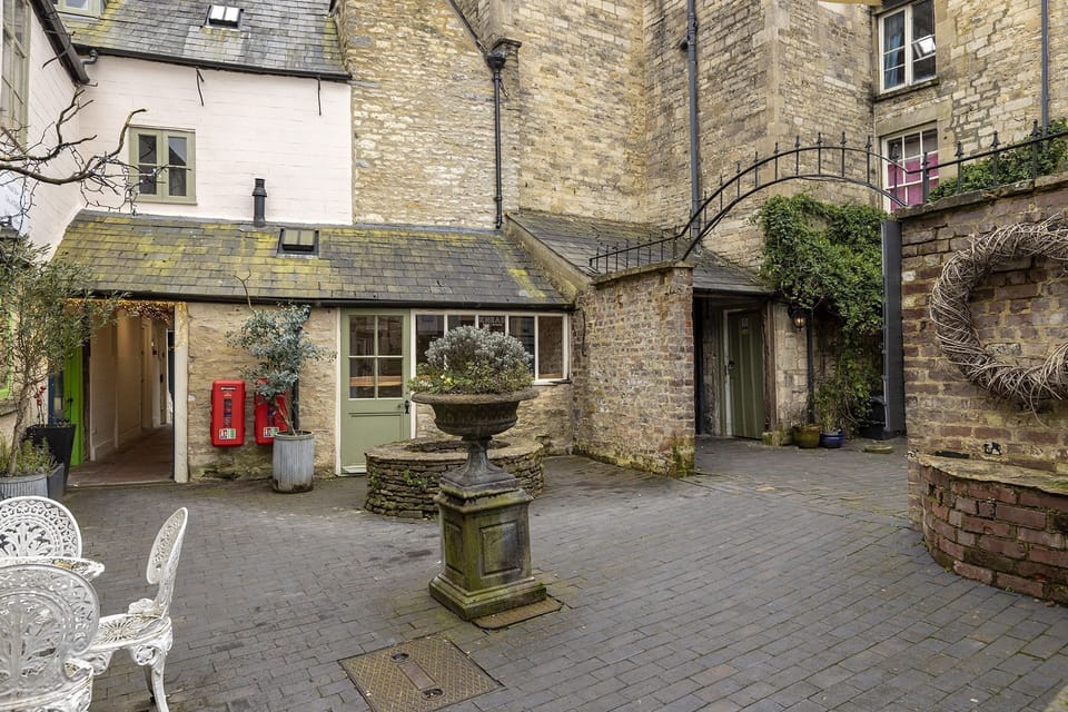 The Miller's Snug at Cowley House - StayCotswold