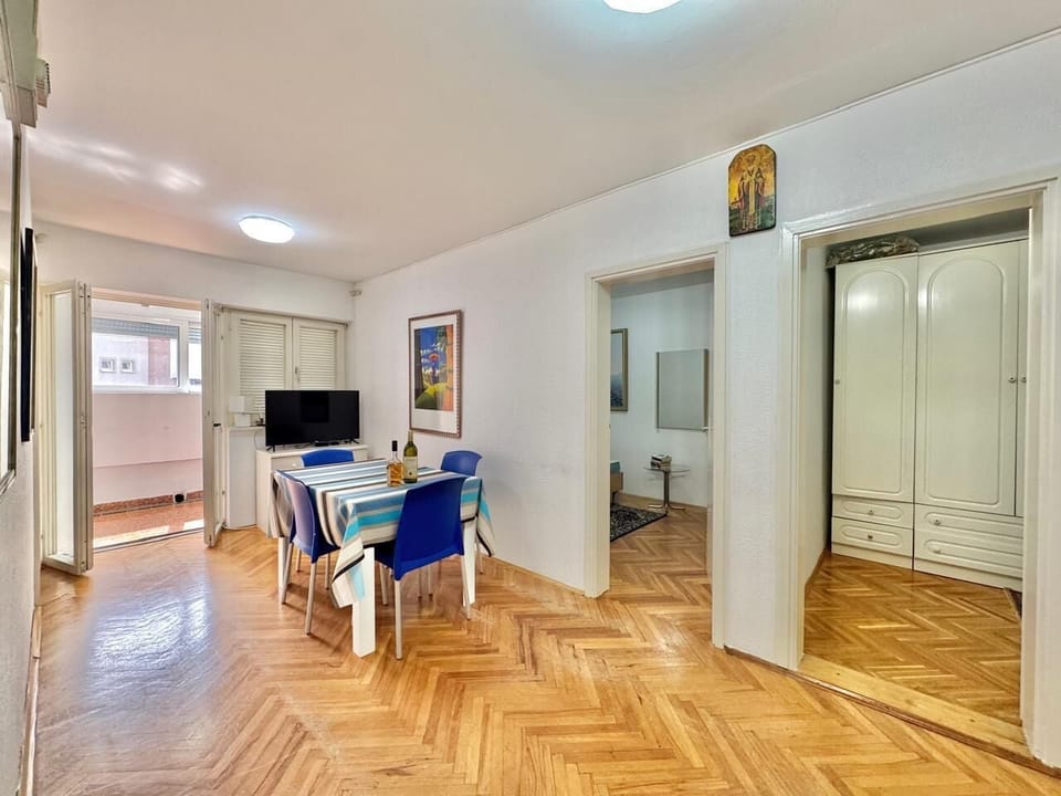 Comfort Apartment, Balcony, Park View | Living area | 42-inch LCD TV with cable channels