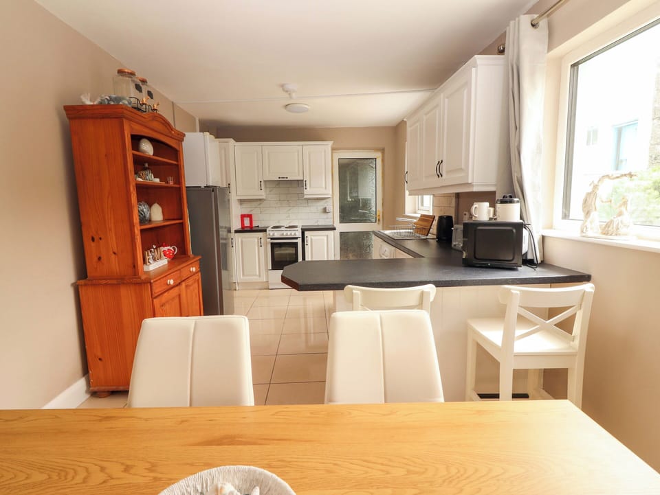 Fridge, microwave, toaster, cookware/dishes/utensils