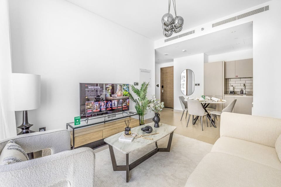 A comfortable and stylish living room, perfect for relaxing and entertaining.
