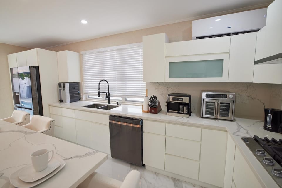 Horizon- 6BR Gated Villa near Beach w/ Pool (1845)