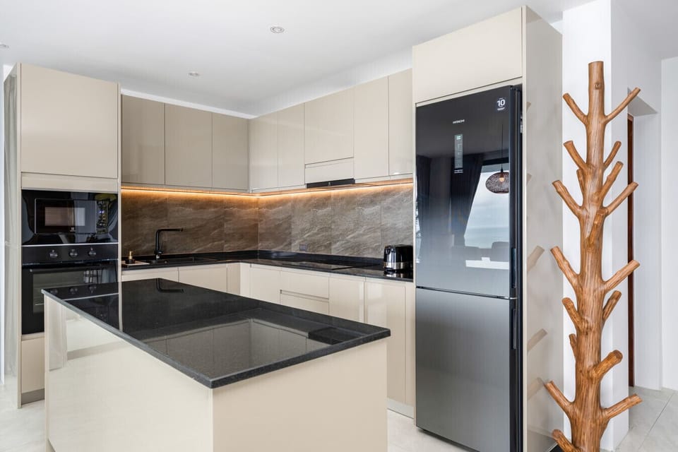 Fully equipped modern kitchen – cook your favorites with ease while enjoying island vibes.