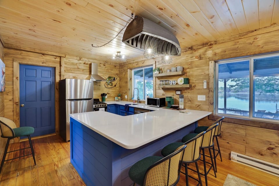 Whip up a delicious meal in our stylish and fully equipped kitchen with ample counter space!