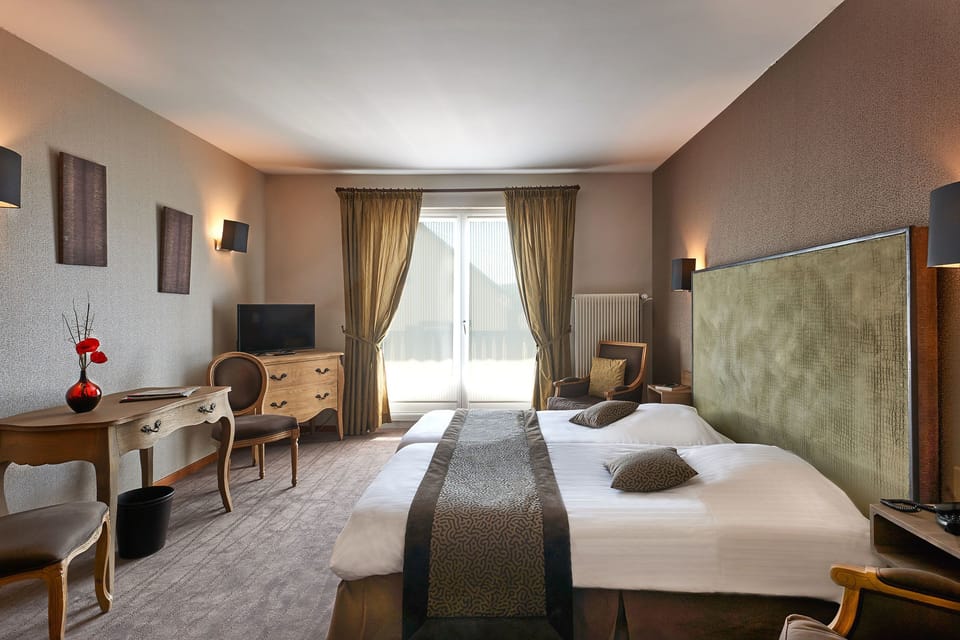 Double or Twin Room (Prestige) | In-room safe, desk, cribs/infant beds, rollaway beds (surcharge)