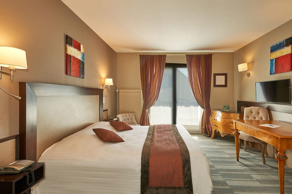 Double or Twin Room (Prestige) | In-room safe, desk, cribs/infant beds, rollaway beds (surcharge)