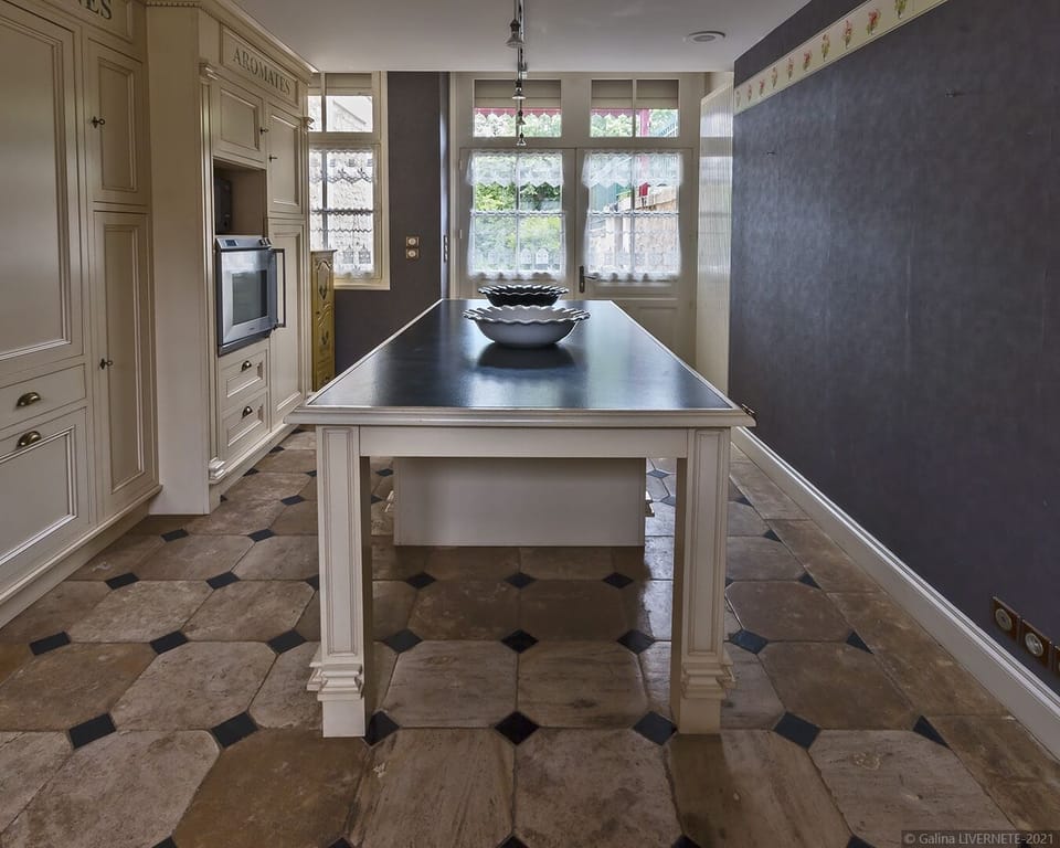Villa, 6 Bedrooms, Fireplace, Park View | Private kitchen | Highchair
