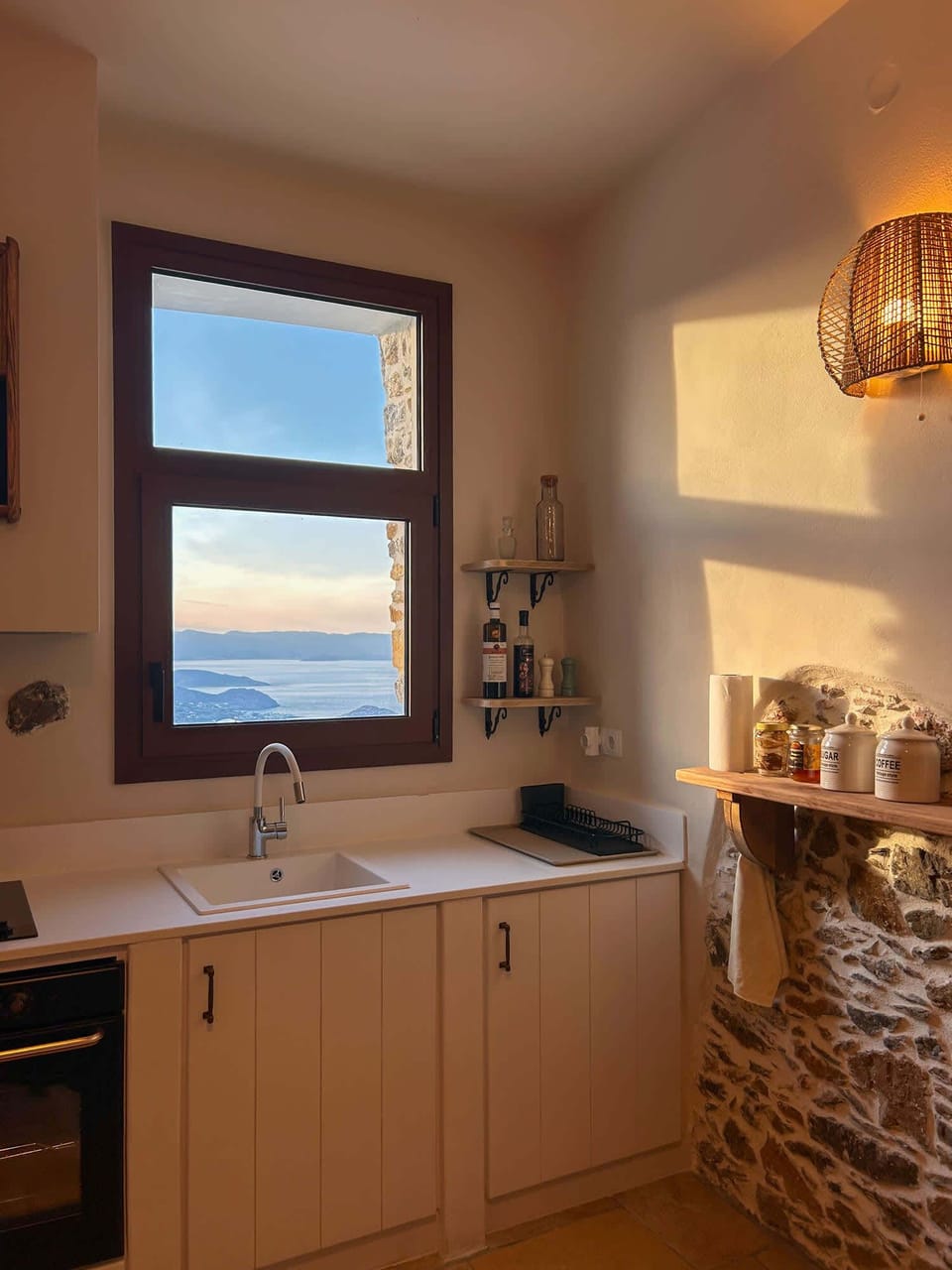 The cosy kitchen with dining table. You don't have to miss the views while preparing meals