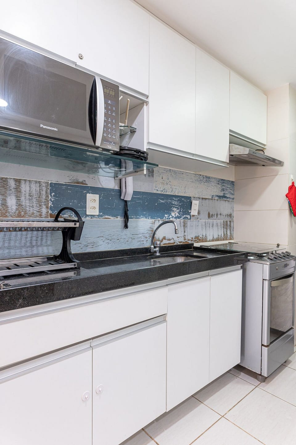 Apartment | Private kitchen | Fridge, cookware/dishes/utensils, dining table