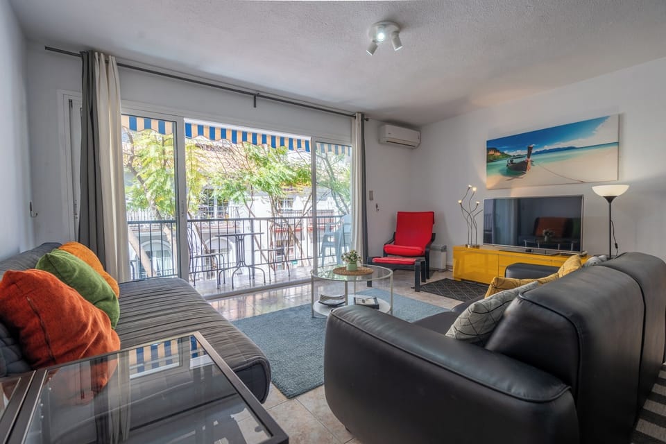 Apartment | Living area | TV