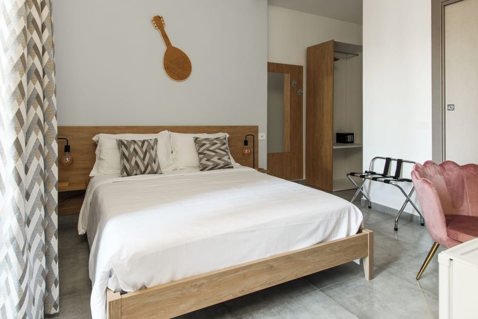 Luxury Double Room | Minibar, in-room safe, individually decorated, desk