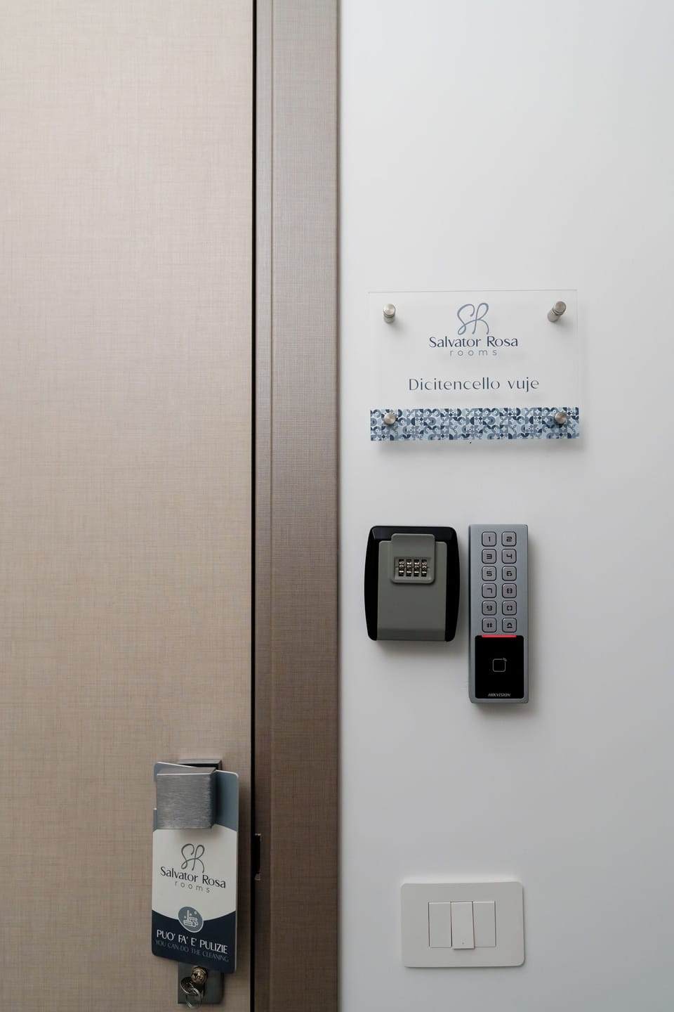 Check-in/check-out kiosk