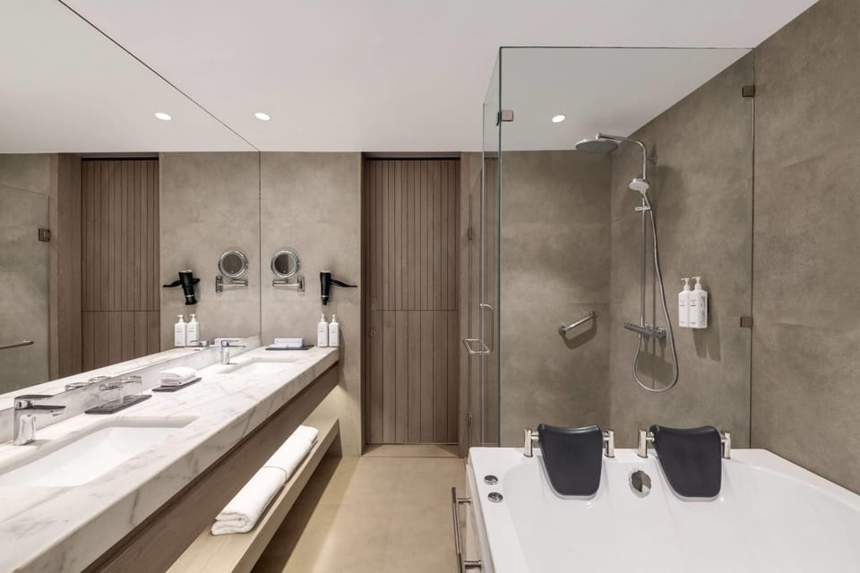 Suite, 1 King Bed, Non Smoking, Jetted Tub | Bathroom | Eco-friendly toiletries, hair dryer, slippers, towels