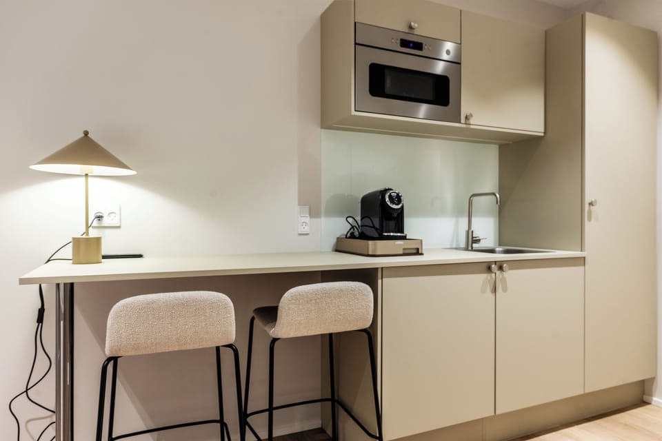 Business Studio | 1 bedroom, premium bedding, pillowtop beds, desk