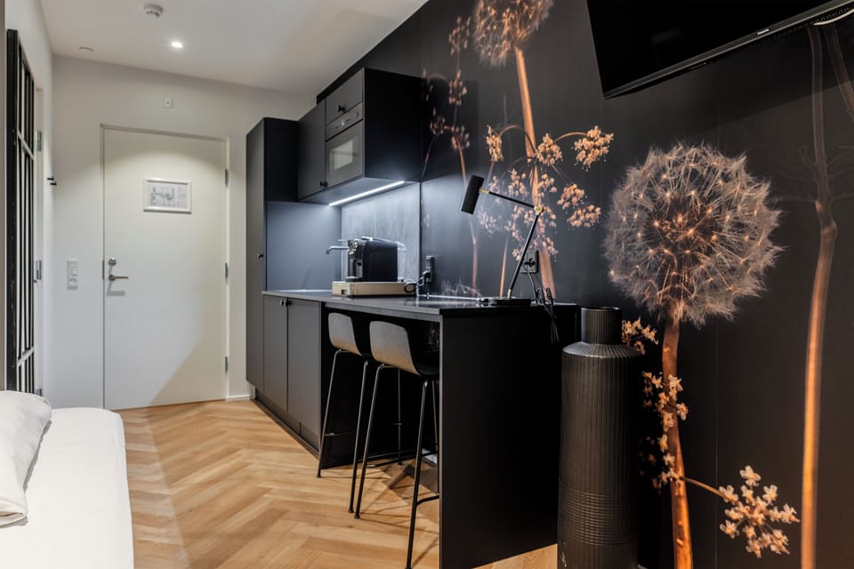 Business Studio | 1 bedroom, premium bedding, pillowtop beds, desk