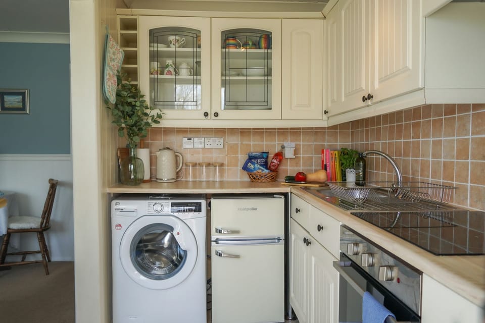 Open kitchen with washing machine - Little Galmpton by Stay Ca Holidays