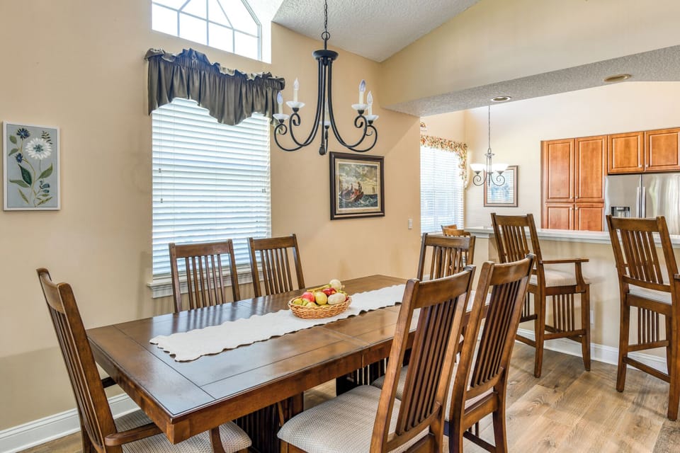 Dining Area to Kitchen