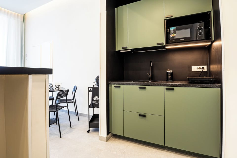 Deluxe Quadruple Room, 1 King Bed with Sofa bed, Kitchen | Private kitchen | Fridge, microwave, stovetop, espresso maker