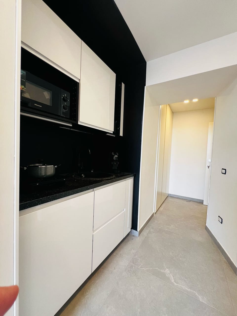 Comfort Double Room, 1 King Bed, Kitchen, City View | Private kitchen | Fridge, microwave, stovetop, espresso maker