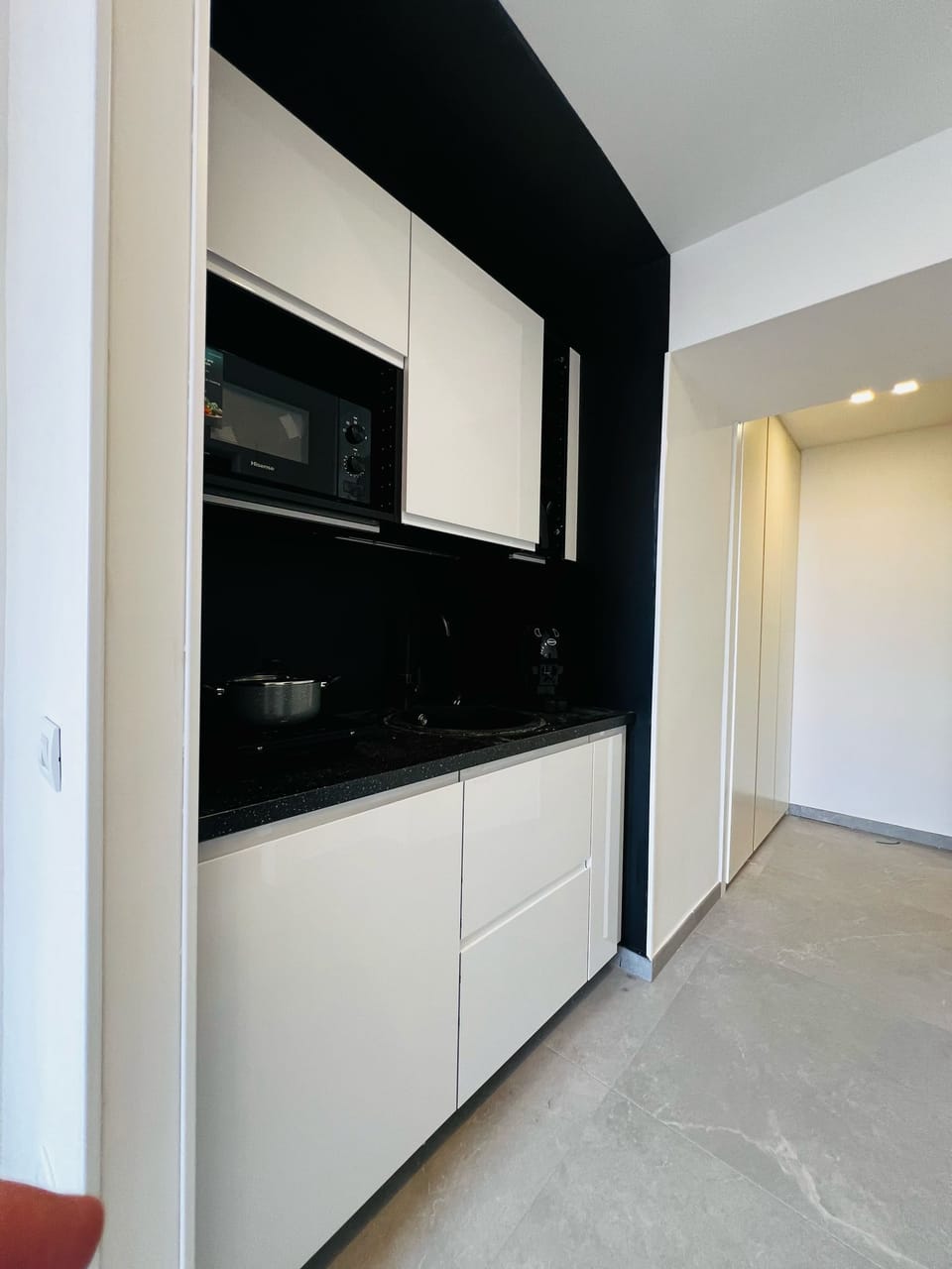 Comfort Double Room, 1 King Bed, Kitchen, City View | Private kitchen | Fridge, microwave, stovetop, espresso maker