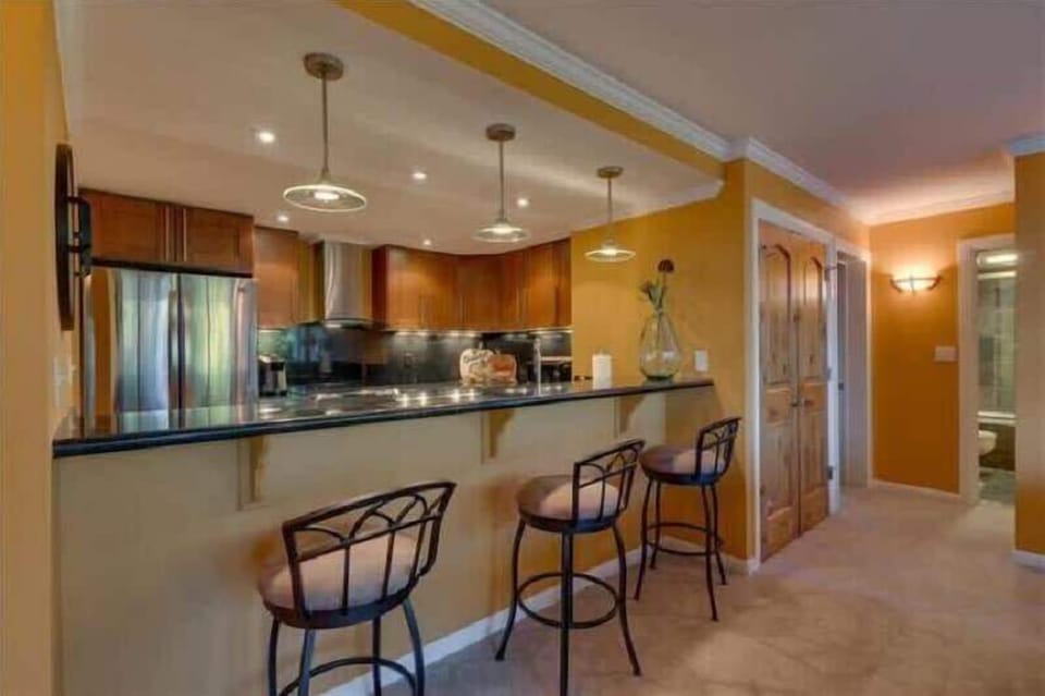 Kitchen Bar
