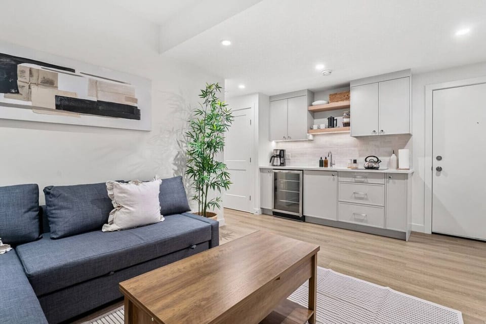 Living room with a Smart TV and a cozy sectional with a pull-out sleep sofa (all bedding provided!)