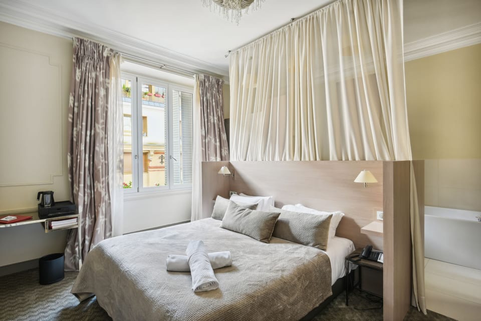Executive Triple Room | Minibar, in-room safe, individually decorated, desk