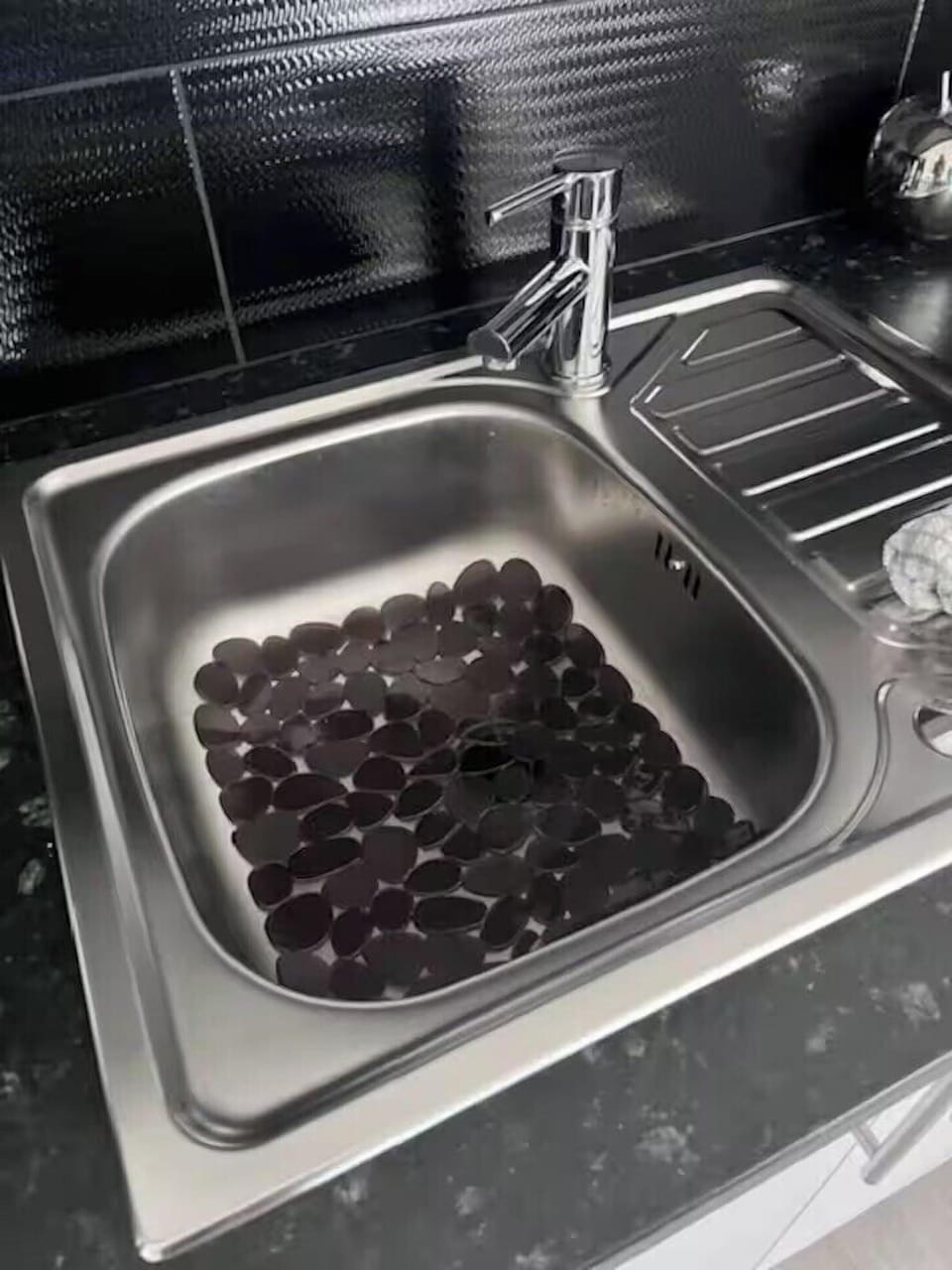 Sink - Please remove plug before use and put back when leaving